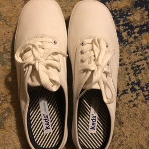 NWOT KEDS SLIP ON SNEAKERS size 5.5